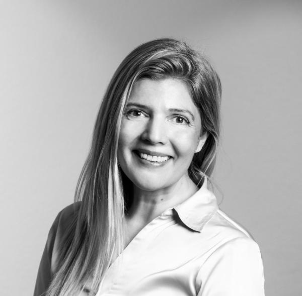 Kiinteistönvälittäjä Jenni Lampinen 